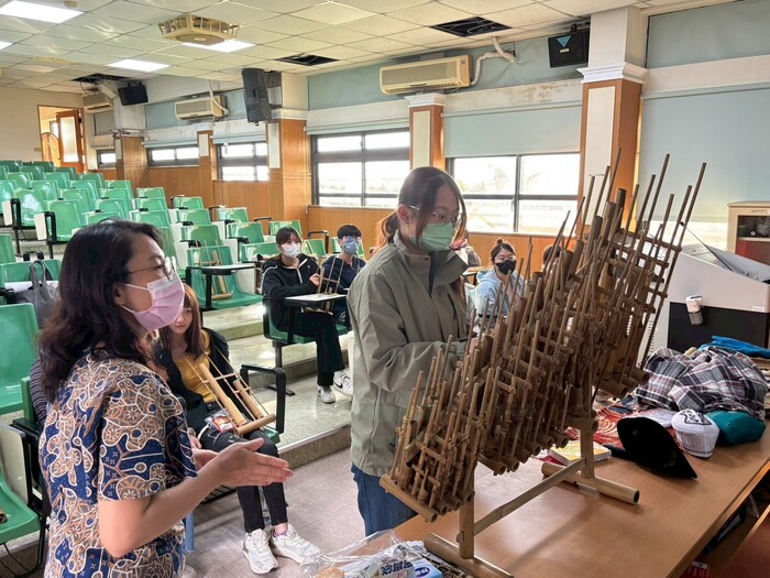 高等深耕計畫一、多元學習場域：認識印尼文化及體驗印尼昂格隆(竹琴)圖片