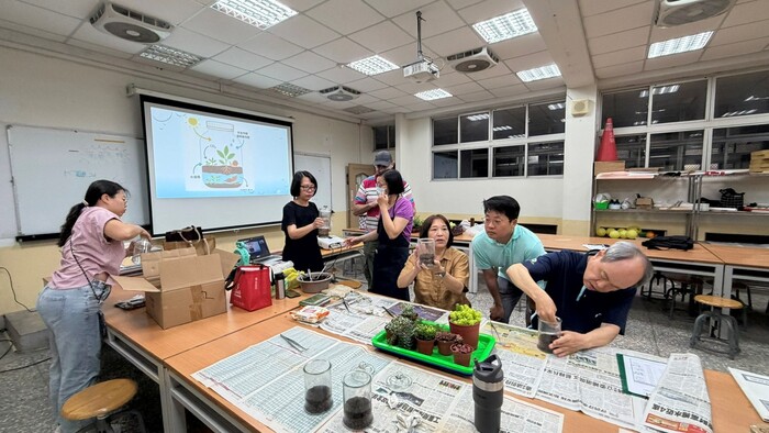 高等深耕計畫一、:彩繪技巧與手作體驗成長社群[植物組盆教學分享與體驗]圖片