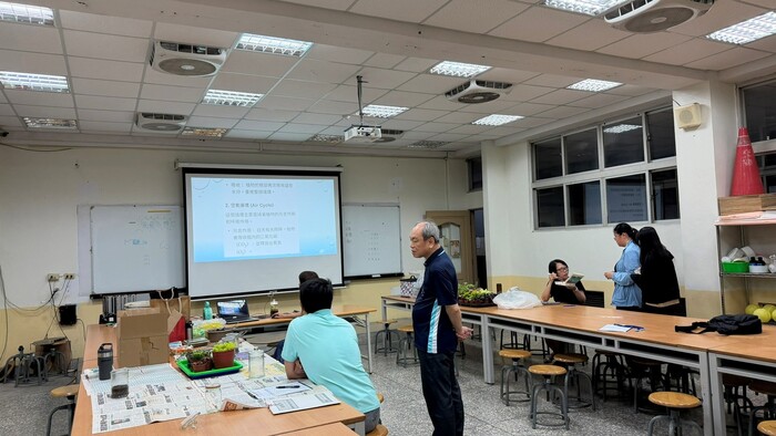 高等深耕計畫一、:彩繪技巧與手作體驗成長社群[植物組盆教學分享與體驗]圖片